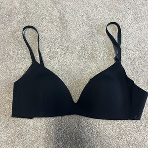 Lululemon Bra 32B - Black - Never worn/Like New